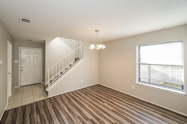 Building Photo - 6915 Eagle Ridge Dr