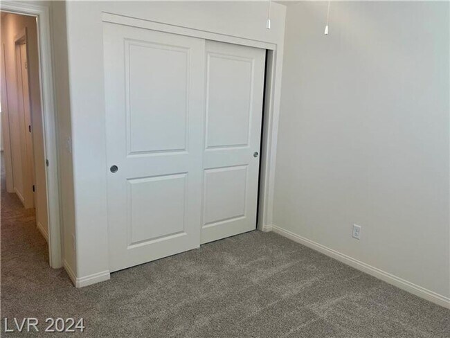 Building Photo - Brand New 4 Bedroom Townhome-Sunrise Manor