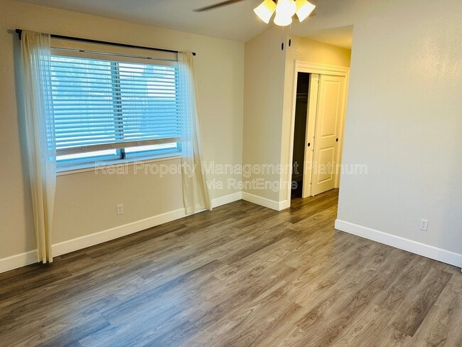 Building Photo - 3095 Anderson Ave