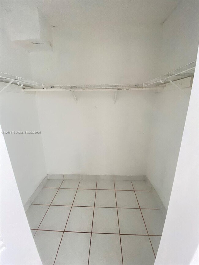 Building Photo - 605 NW 72nd Ave