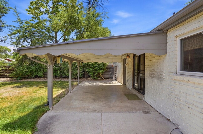 Building Photo - $2,740.95, 4 Beds - 1 Bath, Single Family Home in Denver with Washer and Dryer!