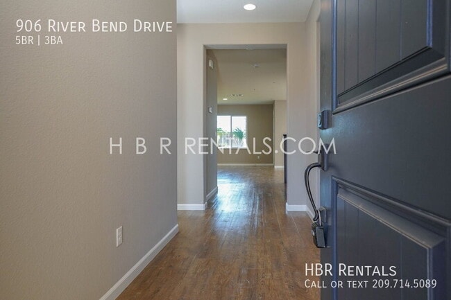 Building Photo - 906 River Bend Dr