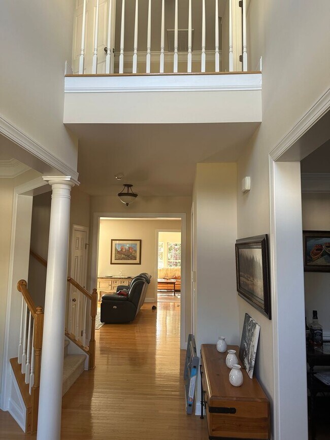 Building Photo - Prime Location, Five Forks! Lease only