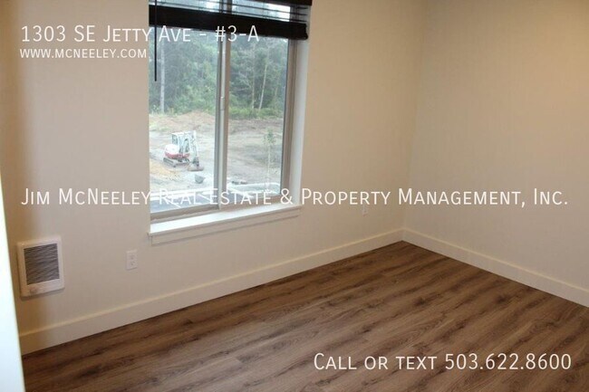 Building Photo - 1303 SE Jetty Ave