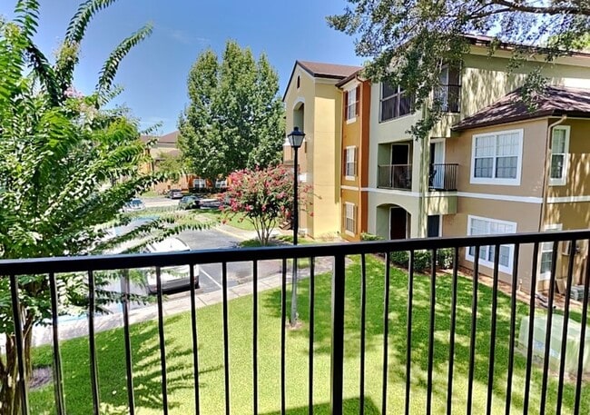 Building Photo - 725 Crest Pines Dr