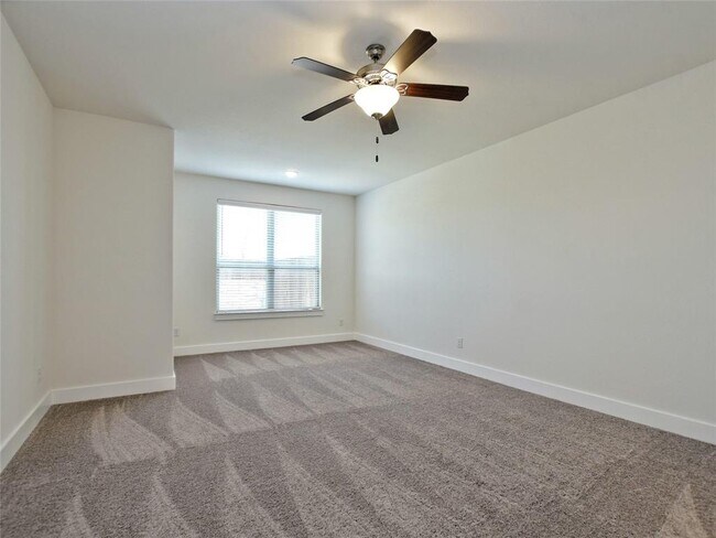 Building Photo - 402 Parkline Dr