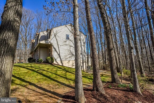 Building Photo - 9929 Hemlock Woods Ln