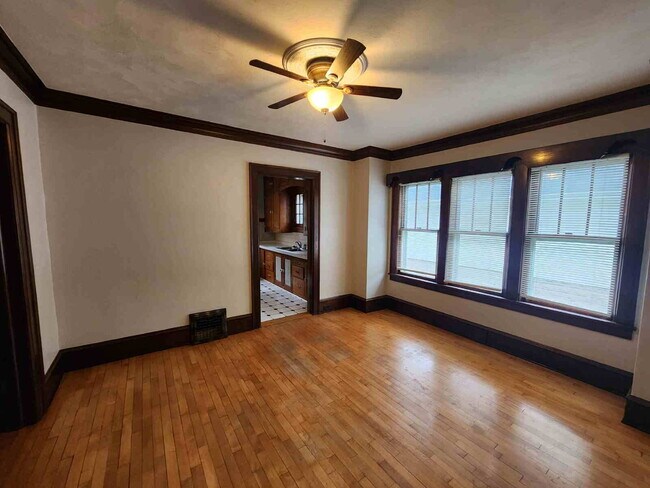 Building Photo - Character Home in NICE Neighborhood