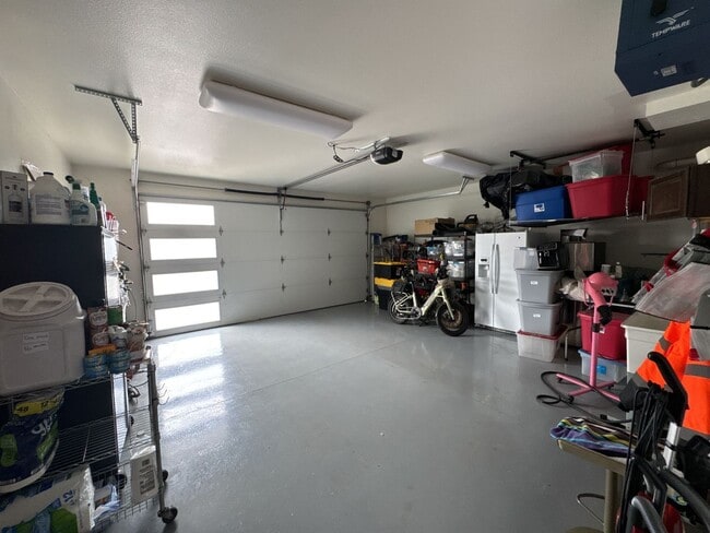 Building Photo - FULLY FURNISHED ALL-INCLUSIVE STUNNING HOM...