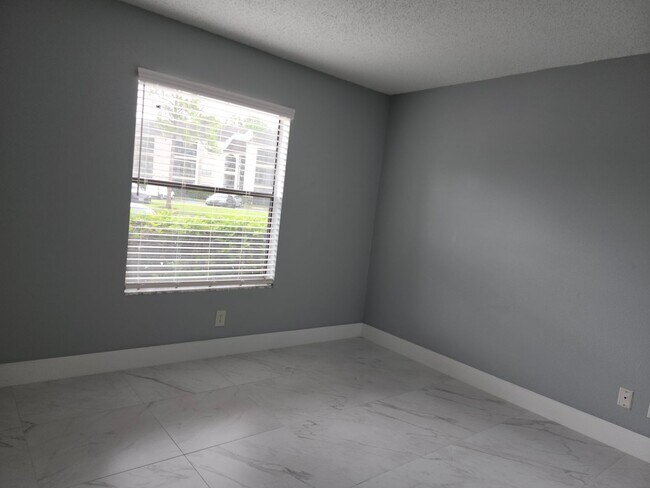 Building Photo - 2260Casc107