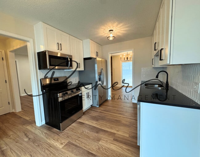 Building Photo - 811 NE Mulberry St