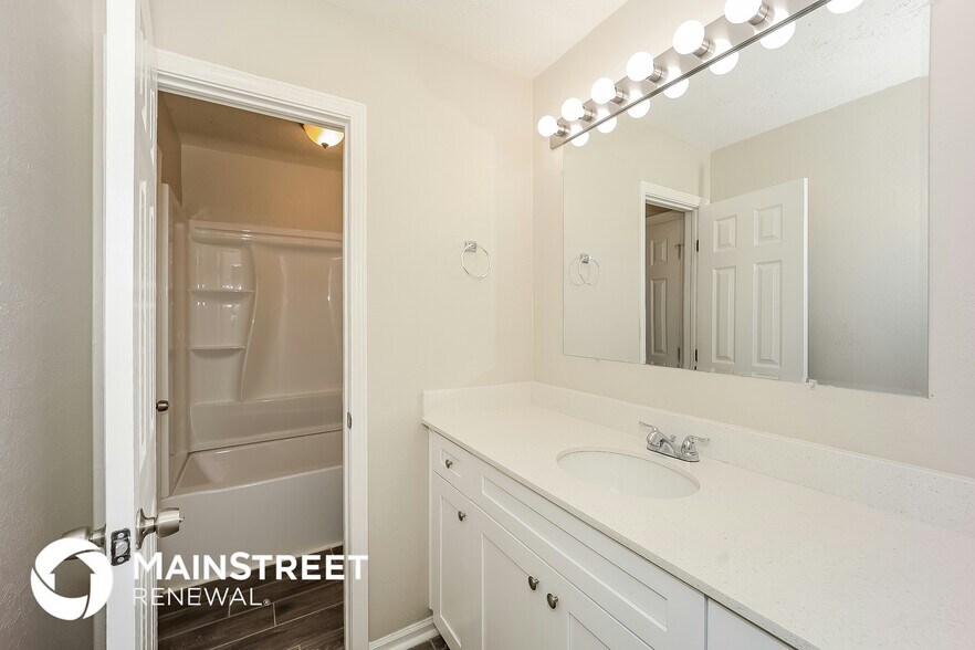 Building Photo - 2014 Radford Ct