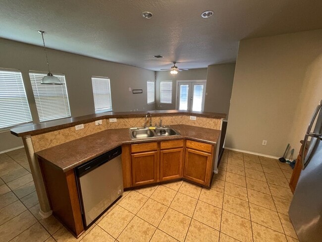 Building Photo - Spacious 3-Bedroom, 2-Bath Single-Story Home in Woodbridge Estates