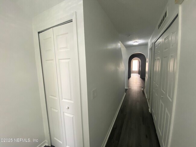 Building Photo - 11859 Lake Bend Cir