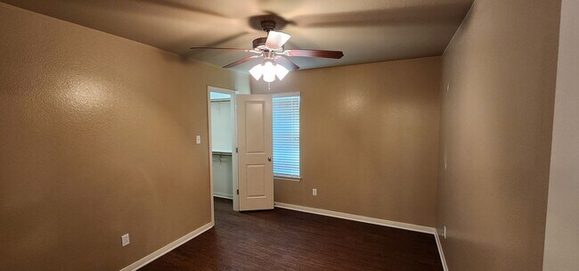 Building Photo - 3 Bed / 2 Bath Duplex - Bunny Trail Area - Text 201-231-7228