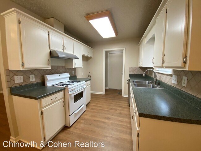 Building Photo - 3 br, 1.5 bath House - 1108 W Knoxville St