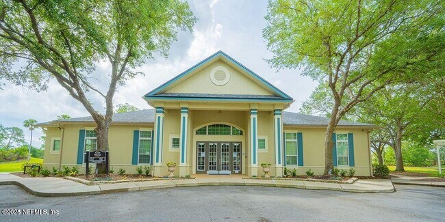 Building Photo - 13703 Richmond Park Dr N