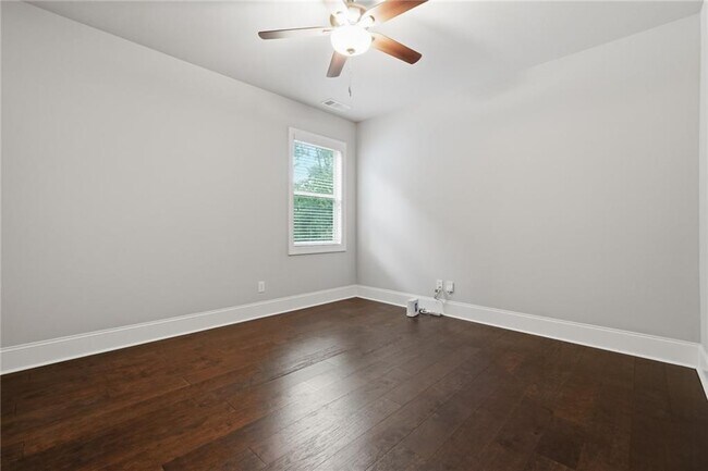 Building Photo - 710 Deer Holw Trce