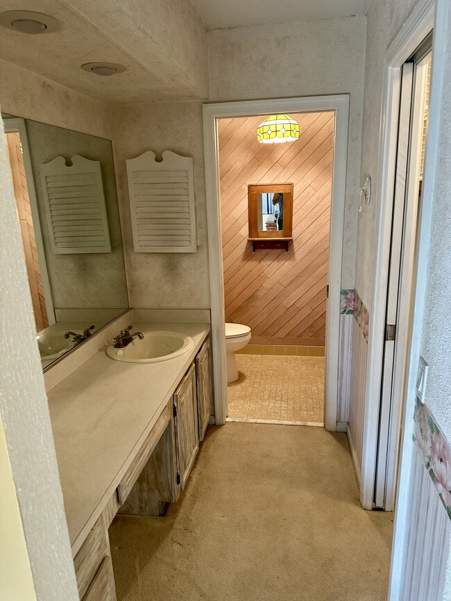 Building Photo - 4914 Acorn Dr