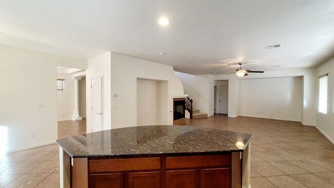 Building Photo - 5913 Altissimo St