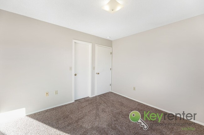 Building Photo - Beautiful 3 Bed 2.5 Bath townhome with easy commute anywhere in town!