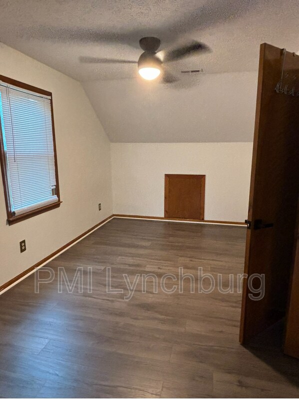 Building Photo - 107 Mountainview Dr