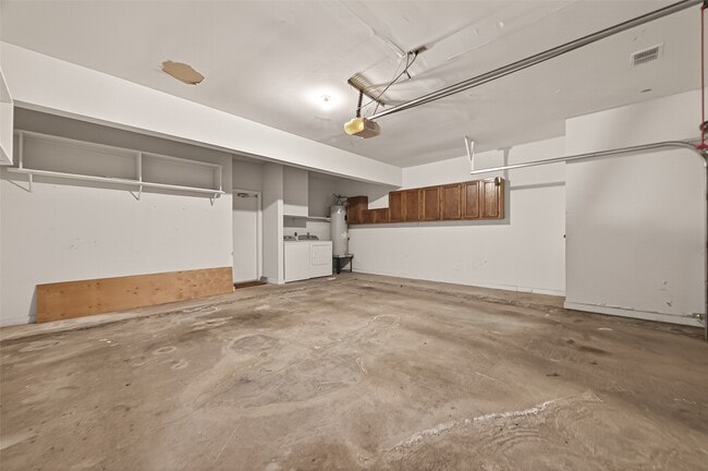 Building Photo - 7447 Cambridge St