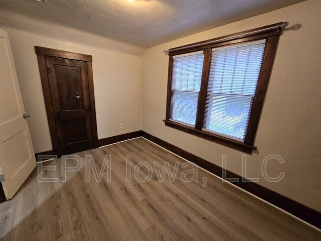 Building Photo - 2064 Independence Ave