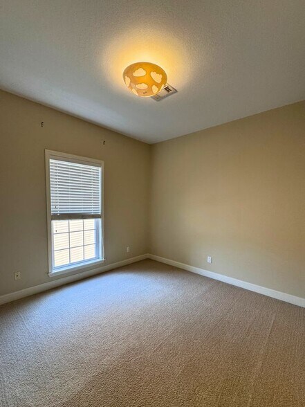Building Photo - 2416 Boulder Springs Dr