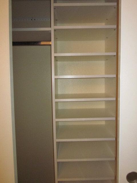 Building Photo - LA JOLLA - 2 Br + Den, Private End Unit To...