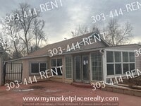 Building Photo - 2 Bedroom & 1 Bathroom Located in Denver!