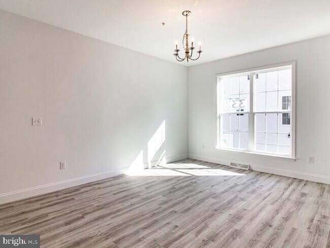 Building Photo - 3245 Mateer Ln
