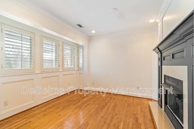Building Photo - 5025 Hillsboro Pike