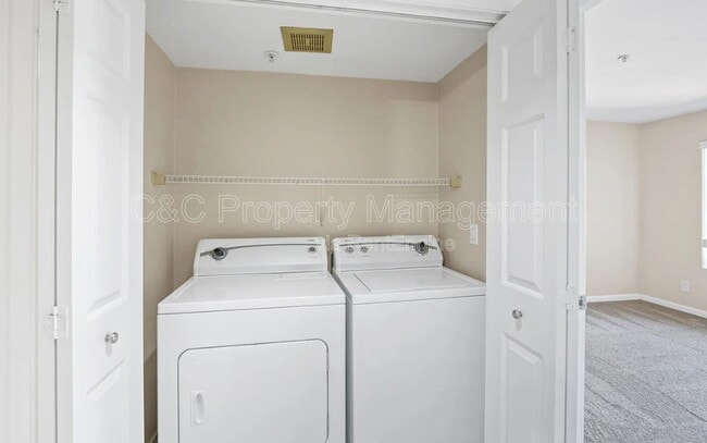 Building Photo - 1020 La Terraza Cir