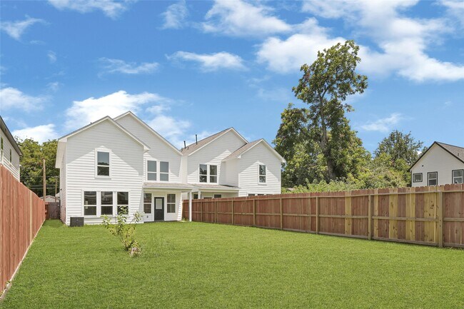 Building Photo - 7411 Charlie St