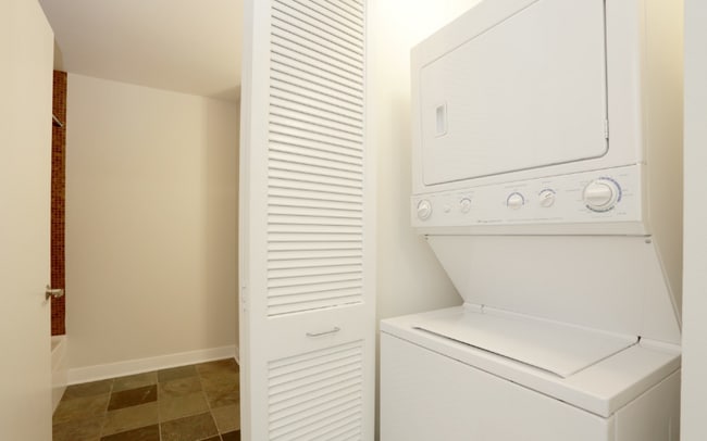 Building Photo - 648 W Wayman St