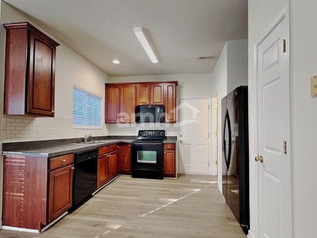 Building Photo - 532 Osborne Rd