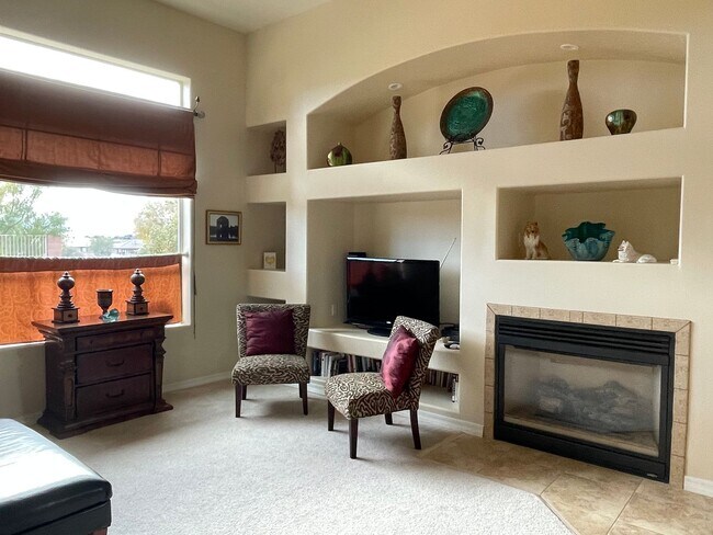 Building Photo - FULLY FURNISHED LUXURY HOME ON GOLF COURSE