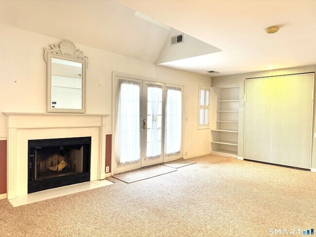 Building Photo - 823 Old Pond Ln