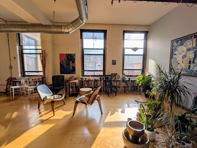 Building Photo - 523 Jackson St