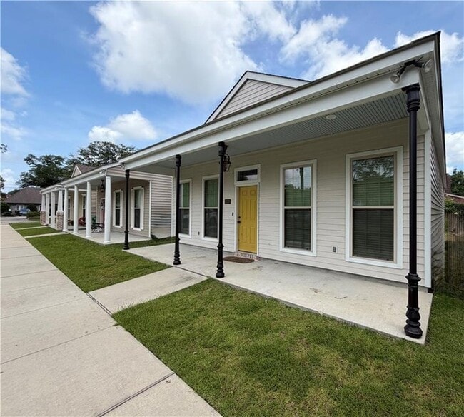 Building Photo - 120 Christian Ln