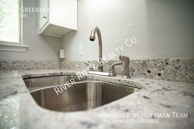 Building Photo - 817 Greenlea Dr