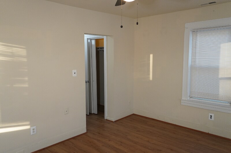 Building Photo - 217 Center St