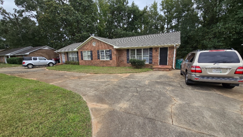 Primary Photo - 105 Colebrook Ct