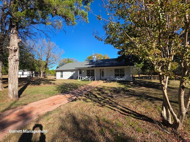 Building Photo - 3/2 Home on 3 acres in West Lampasas