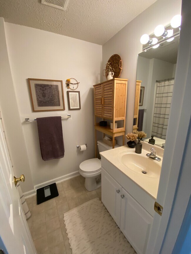 Building Photo - 523 Mill Pond Dr