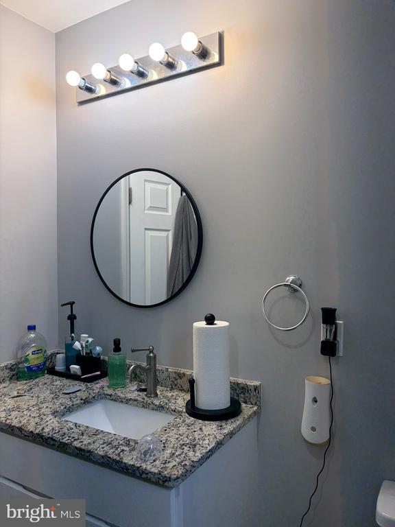 Building Photo - 35 Maynard Dr