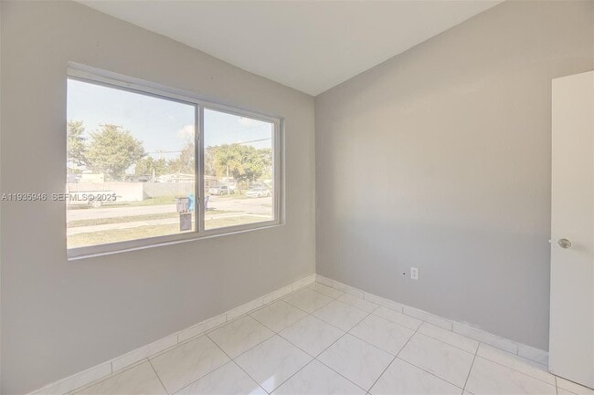 Building Photo - 3510 SW 39th St