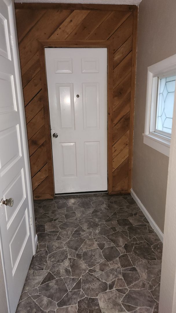 Building Photo - 828 W. Sylvania Ave Toledo Oh 43612