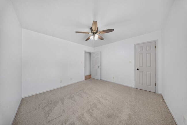 Building Photo - 5715 E 64th St